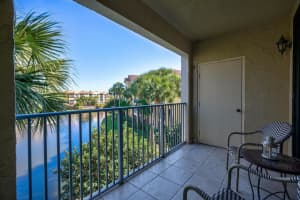 300 Uno Lago Dr, Juno Beach, FL 33408, Sold 03/01/24