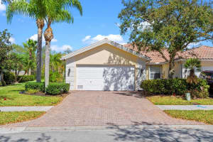 8455 SE Retreat Dr, Hobe Sound, FL 33455, Sold 04/04/24