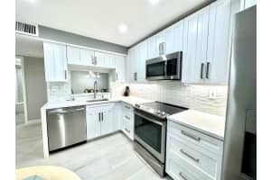 15401 Pembridge Ave APT 11, Delray Beach, FL 33484, Sold 01/07/25