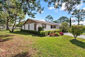 6102 Fairfield Circle 22, Greenacres, FL 33463 Sold 10/03/24