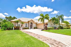 416 NW Canterbury Court, Port Saint Lucie, FL 34983 Sold 04/30/24