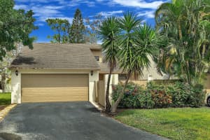 381 Wood Dale Drive, Wellington, FL 33414 Sold 04/05/24