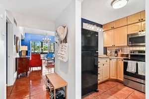 2540 Boundbrook Boulevard 102, Palm Springs, FL 33406 Sold 05/16/24