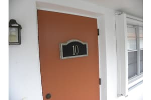 2600 SE Ocean Boulevard 10, Stuart, FL 34996 Sold 09/06/24