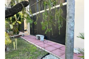 5250 Las Verdes Circle 120, Delray Beach, FL 33484 Sold 05/10/24