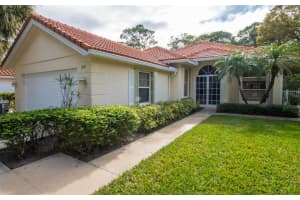 231 E Tall Oaks Circle, Palm Beach Gardens, FL 33410 Sold 05/24/24
