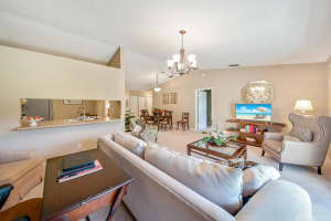 35 Kensington Lane, Boynton Beach, FL 33426 Sold 09/13/24