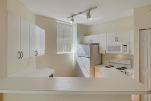 630 S Sapodilla Ave APT 405, West Palm Beach, FL 33401, Sold 08/13/24