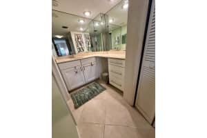535 Oaks Drive Apt 402, Pompano Beach, FL 33069 Sold 11/14/24