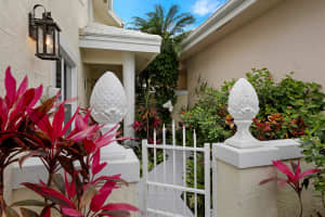 262 Canterbury Drive W, Palm Beach Gardens, FL 33418 Sold 10/02/24