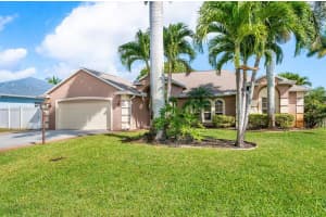 525 NE Vanda Terrado, Jensen Beach, FL 34957 Sold 05/17/24