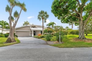 665 Lakewoode Circle E, Delray Beach, FL 33445 Sold 12/02/24