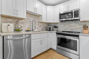 1012 10th Lane, Palm Beach Gardens, FL 33418 Sold 05/07/24