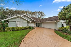 10360 SE Jupiter Narrows Dr, Hobe Sound, FL 33455, Sold 07/17/24