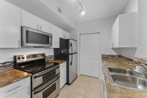 780 S Sapodilla Avenue 302, West Palm Beach, FL 33401 Sold 04/26/24