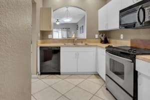4275 SW 10th Ct, Deerfield Beach, FL 33442, Sold 06/11/24