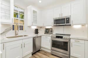 344 N Bromeliad, West Palm Beach, FL 33401 Sold 06/21/24