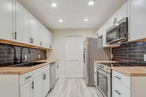 8195 SE Se Croft Circle Circle H-7, Hobe Sound, FL 33455 Sold 06/03/24