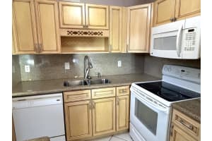 32 Seville Dr, Delray Beach, FL 33446, Sold 09/30/24