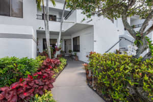 7509 Glendevon Lane 1002, Delray Beach, FL 33446 Sold 07/31/24