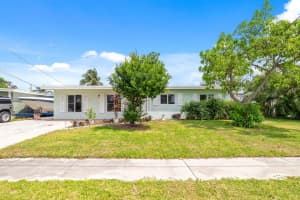 1118 Lake Geneva Drive, Lake Worth, FL 33461 Sold 05/17/24