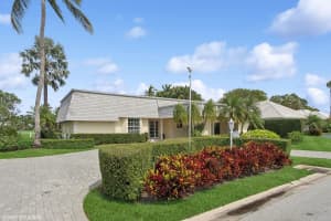 371 Villa Drive S, Atlantis, FL 33462 Sold 04/30/24