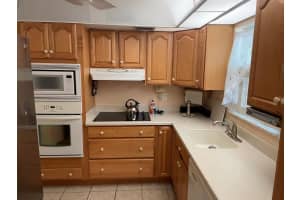 702 Lori Drive 192, Palm Springs, FL 33461 Sold 04/22/25