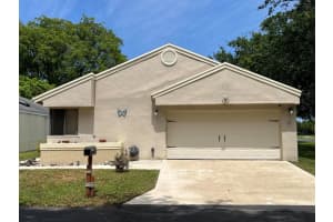 9 W Chesterfield Drive, Boynton Beach, FL 33426 Sold 05/10/24