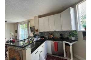 630 S Sapodilla Avenue 205, West Palm Beach, FL 33401 Sold 11/25/24