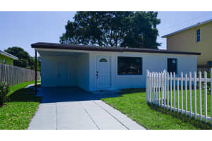 1426 S M Street, Lake Worth Beach, FL 33460 Sold 12/06/24