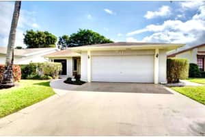 7 Fenwick Place, Boynton Beach, FL 33426 Sold 05/28/24