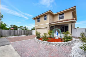 3927 New Valencia, Greenacres, FL 33467 Sold 06/17/24