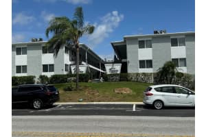302 Lake Osborne Drive 27, Lake Worth Beach, FL 33461 Sold 11/14/24