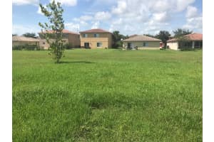 2098 SW Newport Isles Boulevard, Port Saint Lucie, FL 34953 - MLS#R10977656