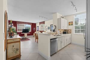 651 Okeechobee Blvd APT 211, West Palm Beach, FL 33401, Sold 06/07/24