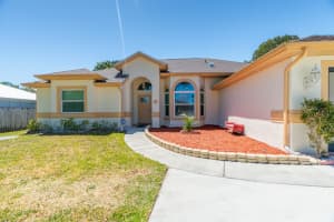 366 NE Genesee Avenue, Port Saint Lucie, FL 34983 Sold 05/06/25