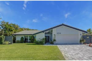 604 Lakewoode Circle W, Delray Beach, FL 33445 Sold 07/30/24