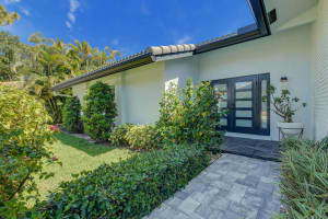 604 Lakewoode Circle W, Delray Beach, FL 33445 Sold 07/30/24