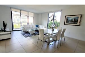 31 6th Street, Miami, FL 33131 - MLS#R10979121