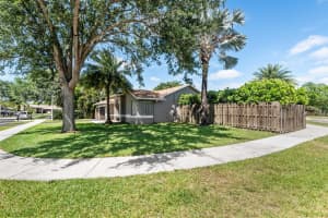 4232 SW 78th Dr, Davie, FL 33328, Sold 11/01/24