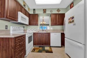 6936 Huntington Ln APT 403, Delray Beach, FL 33446, Sold 08/16/24
