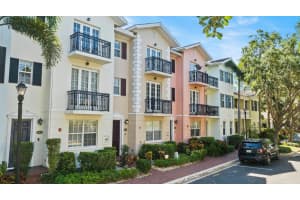 1011 W Heritage Club Circle, Delray Beach, FL 33483 Sold 06/07/24