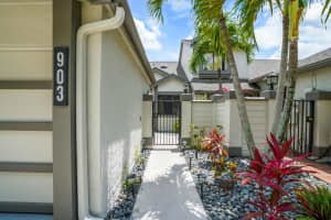 903 Landings Boulevard, Greenacres, FL 33413 Sold 07/12/24