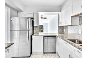 230 N Federal Highway 102, Deerfield Beach, FL 33441 Sold 06/21/24