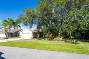 10909 Paso Fino Drive, Wellington, FL 33449 Sold 09/13/24