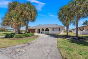 12 Sovereign Way, Hutchinson Island, FL 34949 Sold 04/07/25