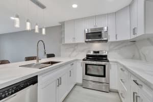 5250 Las Verdes Circle 108, Delray Beach, FL 33484 Sold 06/26/24