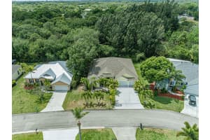 335 25th Avenue SW, Vero Beach, FL 32962 Sold 07/09/24