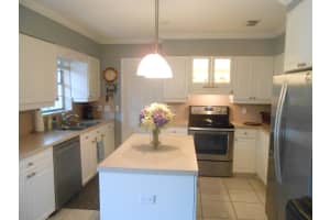 120 W Swan Pkwy, Royal Palm Beach, FL 33411 Sold 06/17/24