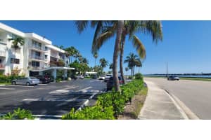 917 N Flagler Drive 304, West Palm Beach, FL 33401 Sold 07/17/24